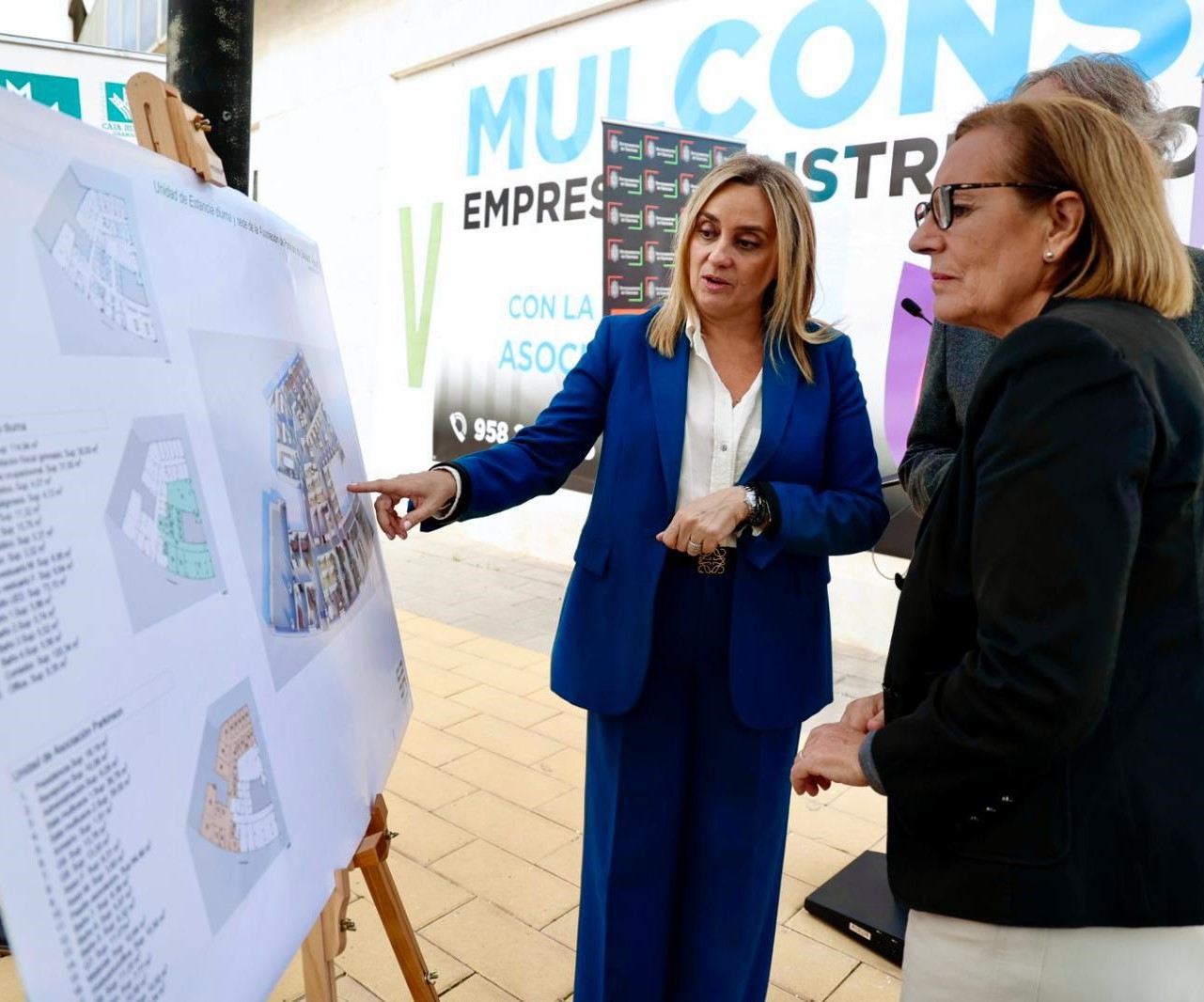 &copy;Ayto.Granada: El Ayuntamiento cede un espacio de casi mil metros cuadrados para la nueva unidad de estancia diurna de la asociaci�n del P�rkinson de Granada en las inmediaciones de la Circunvalaci�n 